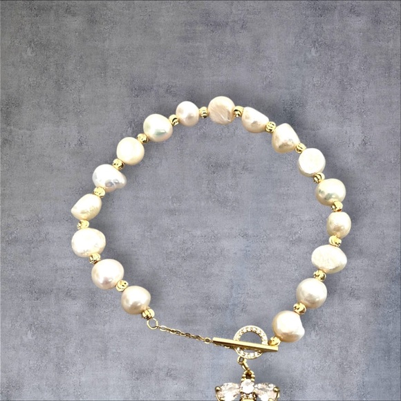 14K GP Fresh water pearls Bracelet clear CZ Bee charm adjustable - Picture 2 of 4